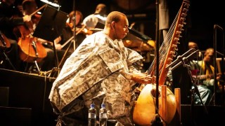 Toumani Diabaté and the London Symphony Orchestra. Photograph Lars Opstad