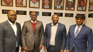 Consul-général-du-Mali-en-France,-ainsi-que-le-Vice-consul-ont-reçu-la-délégation-Bɛnkan,-le-pacte-citoyen