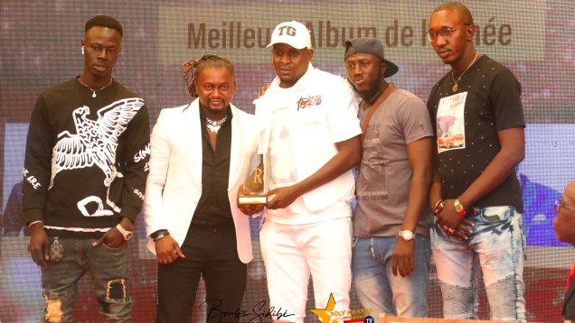 1-Un-16eme-trophée-poour-IBA-ONE-et-le-Team-Gladia,-avec-le-trophée-du-MEILLEUR-ALBUM-RAP-des-FOLY-AWARDS-2021
