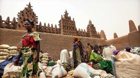 Le marché de Djenne au Mali. Des aliments abordables et des marchés sûrs sont importants pour la sécurité alimentaire (Anthony Pappone)