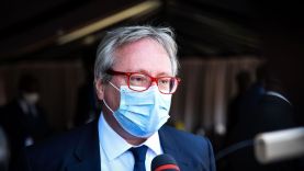 joel-meyer-ambassadeur-de-france-au-mali-lors-des-obseques-nationales-d-ibrahim-boubacar-keita-ancien-president-de-la-republique-du-mali-au-centre-du-genie-militaire-de-bamako-le-21-janvier-2022