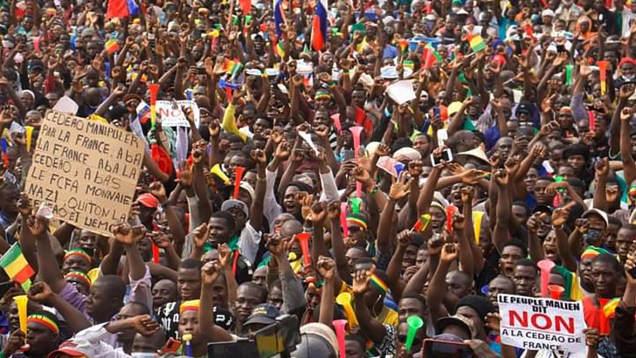 Au moins un millier de personnes ont défilé le vendredi 1er avril 2022 pour exiger le retrait du Mali de la Cédéao