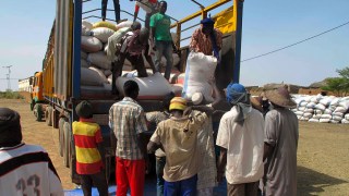 Fondation-Seydou-Kane-offre-4.000-tonnes-de-céréale
