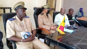 Gouverneur-à-la-rencontre-des-populations-nioro-du-Sahel