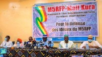 Le présidium lors de la présentation officielle à la presse du nouveau Comité stratégique du M5-Mali Kura