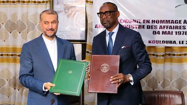 Echange des documents de coopération entre le ministre Abdoulaye Diop et son homologue iranien, Dr. Hossein Amir Abdollahian