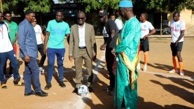 Le donateur et le parrain de la coupe de la cohésion sociale ont communié avec les acteurs au moment du coup d’envoi du match d’ouverture entre VIP de Koulouba et Assemblée de Bolibana