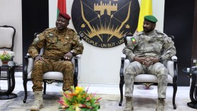 Les présidents Assimi Goïta du Mali et Paul Henry Sandaogo Damiba du Burkina Faso ont eu un premier entretien en tête-à-tête au Palais de Koulouba