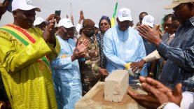 Kokofata-1ère-pierre-de-la-deuxième-usine-d&rsquo;égrenage-de-Kita-posée