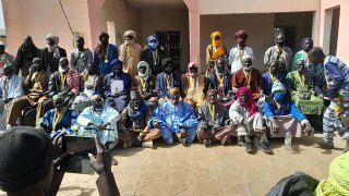 Soutien-aux-FAMA–communauté-des-Diawara-de-Kingui-offre-des–bœufs-aux-militaires