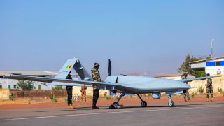 Cérémonie-de-remise-de-drones-à-l’Armée-de-l’Air-par-le-Président-de-la-Transition,-Son-Excellence-le-Colonel-Assimi-GOITA.