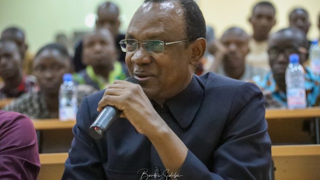 Choguel Kokalla Maïga de son nom de naissance Chouaïbou Issoufi Souleymane, né en 1958 à Tabango dans la région de Gao, est un homme politique malien-3