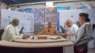 Me Mountaga Tall sur le plateau de l&rsquo;émission le Grand Jury de Renouveau FM _ TV-01