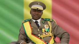 Assimi-Goïta-Le-Lion-du-Sahel-qui-Défie-le-Néo-Colonialisme-et-Redéfinit-l&rsquo;Identité-Africaine