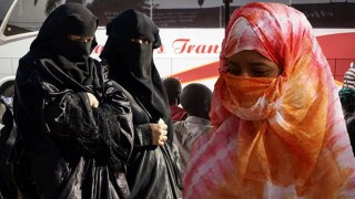 Femmes maliennes sur les routes du centre du Mali, entre liberté et contrainte