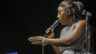 Mariam Bah Lagaré sur la scène du Festival International Hola Bamako, au Musée National du Mali  | Crédit photo © Boub´s SiDiBÉ